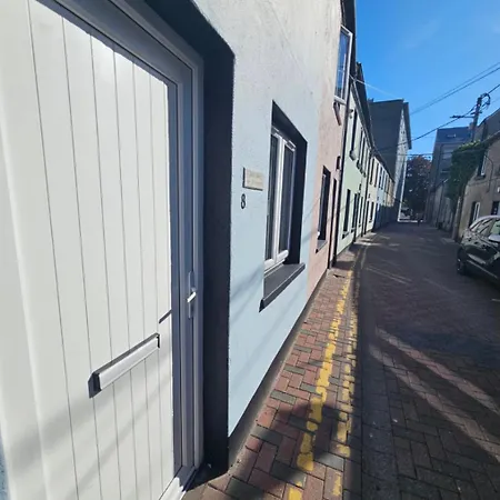 8 Eyre Square Lane