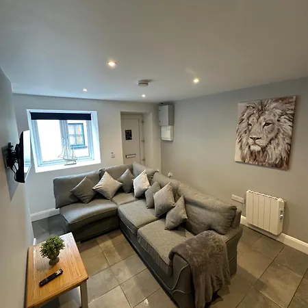 Apartment 8 Eyre Square Lane