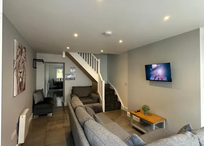 Apartment 8 Eyre Square Lane *