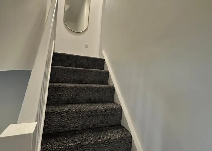 8 Eyre Square Lane *