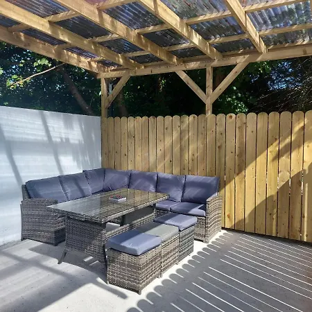 Апартаменты 8 Eyre Square Lane *