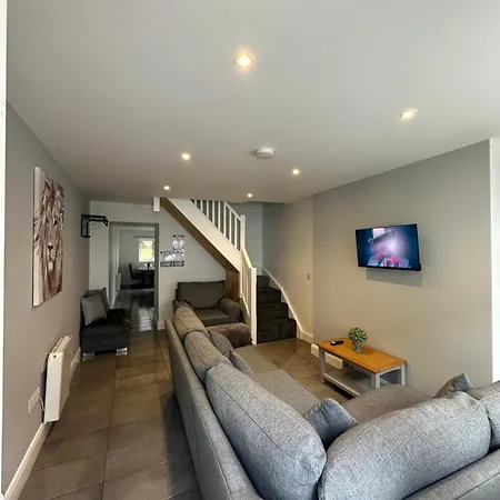 Апартаменты 8 Eyre Square Lane *